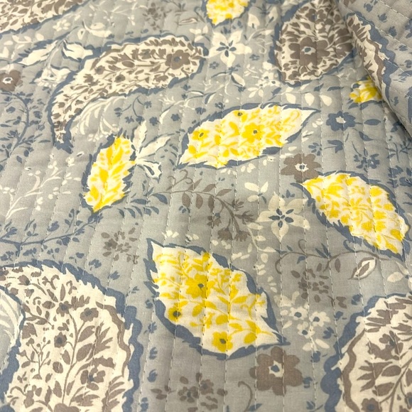 Joie paisley blue and yellow home 100%cotton 88”X94” full/queen size quilt EUC